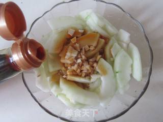 炝拌菜瓜的做法步骤：3