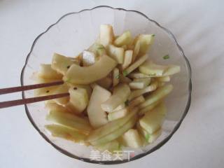 炝拌菜瓜的做法步骤：6