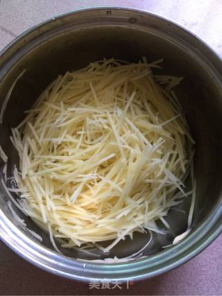 土豆煎饼的做法步骤：1