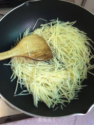 土豆煎饼的做法步骤：3