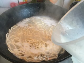 咖喱五花叉烧肉拉面的做法步骤：5