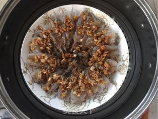 蒜蓉粉丝蒸虾的做法步骤：5