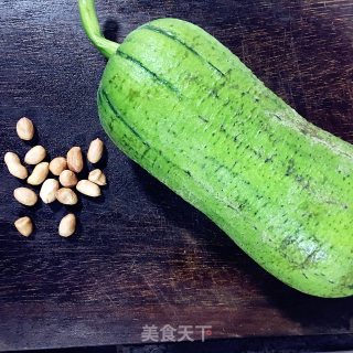 花生米炒丝瓜的做法步骤：1
