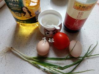 用最简单的食材和调料做出最好吃的番茄炒蛋的做法步骤：2
