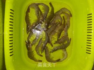 剁椒蒜蓉开背虾的做法步骤：1