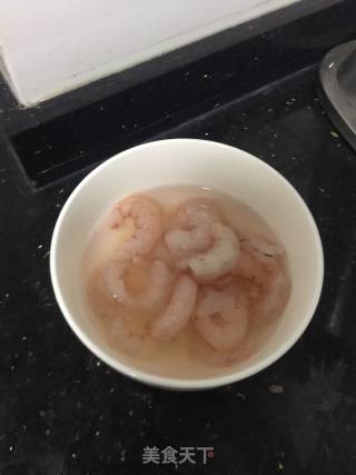 虾仁炒西兰花的做法步骤：2