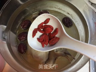 当归黄芪炖乳鸽的做法步骤：10