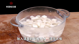 双椒烩豆腐的做法步骤：1
