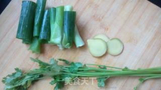 玉米烧肘子的做法步骤：2