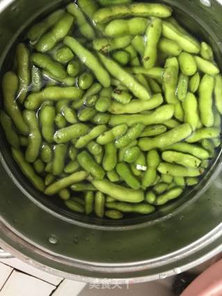 凉拌麻辣毛豆的做法步骤：2