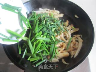 杏鲍菇炒韭菜薹的做法步骤：5