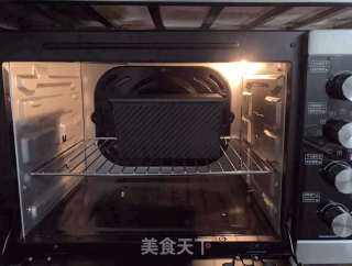 炼奶吐司（一次发酵法）的做法步骤：11