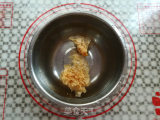菠萝银耳羹的做法步骤：1