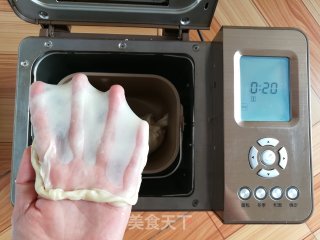 缤纷水果披萨的做法步骤：3