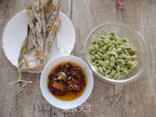 菌子油拌笋干毛豆的做法步骤：1