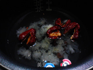 红枣桂圆银耳羹的做法步骤：6