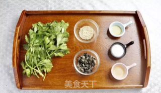 芹菜叶拌黑木耳的做法步骤：1