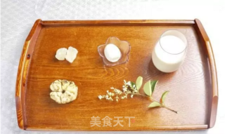 鲜百合鸡蛋豆浆的做法步骤：1