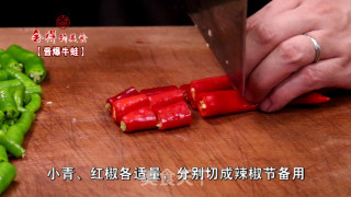 酱爆牛蛙的做法步骤：2