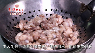 酱爆牛蛙的做法步骤：3
