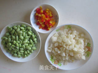 毛豆米炒藕丁的做法步骤：1