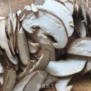 下饭菜香菇榨菜肉丝的做法步骤：2