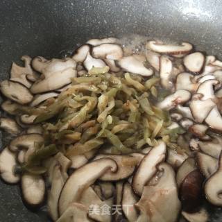 下饭菜香菇榨菜肉丝的做法步骤：8