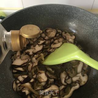 下饭菜香菇榨菜肉丝的做法步骤：9