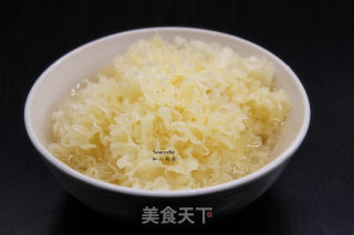 木瓜银耳糖水的做法步骤：2