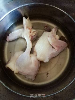 清炖鸭的做法步骤：1