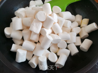 核桃蔓越莓牛轧糖的做法步骤：5