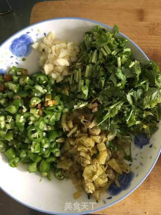 三椒牛肉粒的做法步骤：3