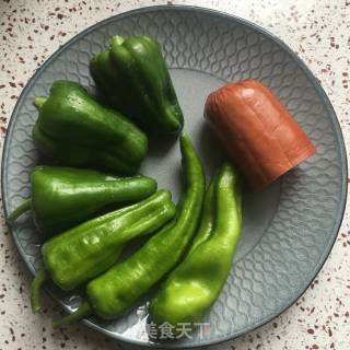 辣椒炒火腿的做法步骤：1