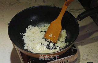 五彩炒饭的做法步骤：3
