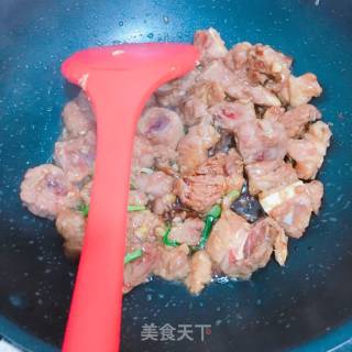 家传红烧排骨(红烧肉同理)的做法步骤：6