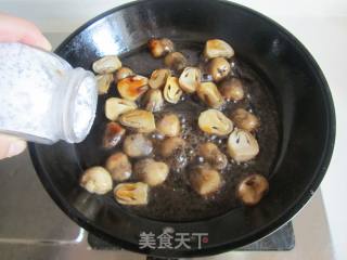 蚝油草菇扒娃娃菜的做法步骤：7