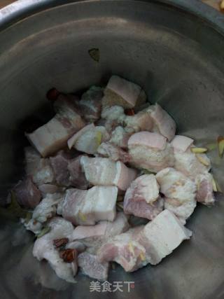 红烧肉的做法步骤：1