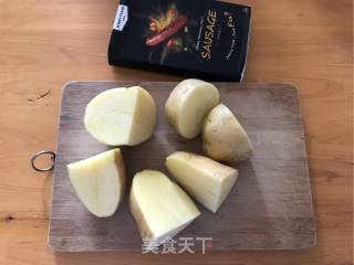 香肠土豆棒配蔬果沙拉的做法步骤：2