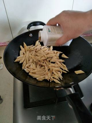 干煸腐竹的做法步骤：4
