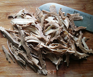 野竹笋鸭腿煲的做法步骤：3