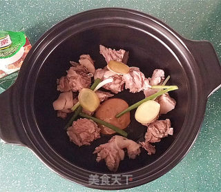 野竹笋鸭腿煲的做法步骤：7