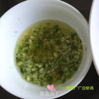 椒香白斩鸡的做法步骤：2