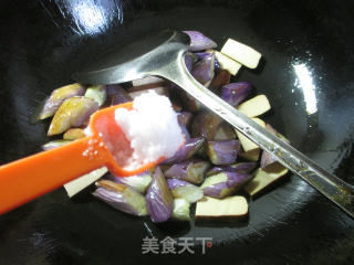 鸡蛋干炒茄子的做法步骤：6