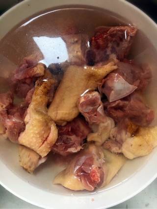 酸萝卜老鸭汤的做法步骤：1