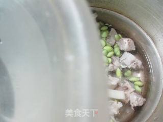 毛豆莲藕排骨汤的做法步骤：4