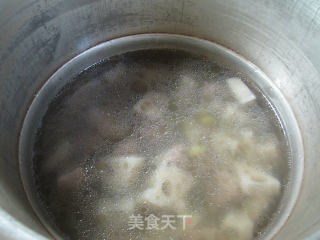 毛豆莲藕排骨汤的做法步骤：10