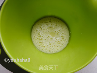 抹茶旋风蛋糕卷的做法步骤：4