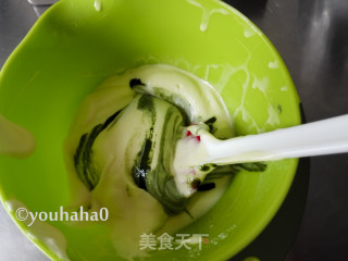 抹茶旋风蛋糕卷的做法步骤：10