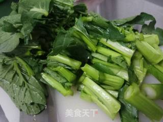 菜心排骨粥的做法步骤：1