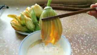 #南瓜花系列之三#酥炸南瓜花的做法步骤：3
